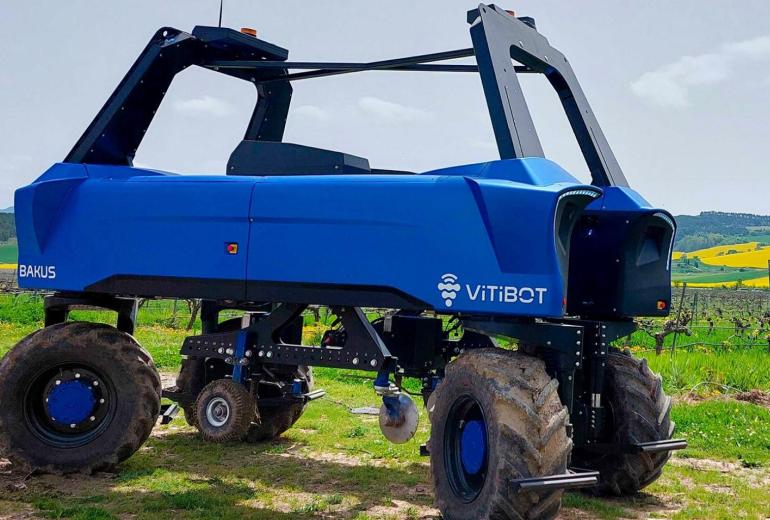 SDF technikos gamą papildė vynuogynų traktorius-robotas