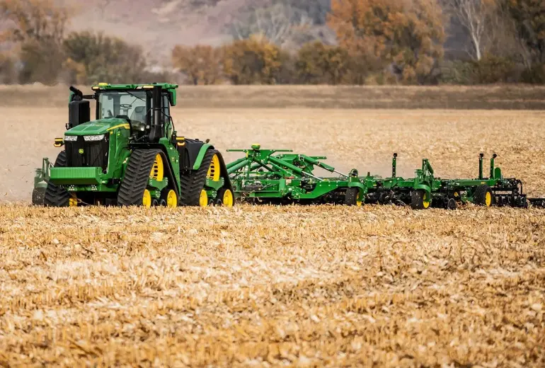 John Deere pademonstravo autonominį vikšrinį 9RX