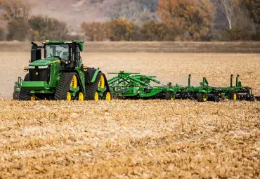 John Deere pademonstravo autonominį vikšrinį 9RX