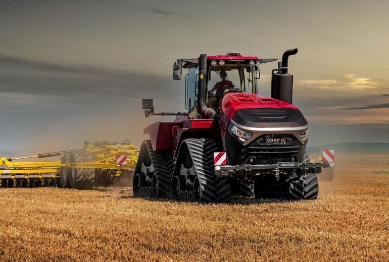 Verčiausiu „Metų traktorius 2025“ titulo didelės galios kategorijoje pripažintas Case IH Quadtrac 715